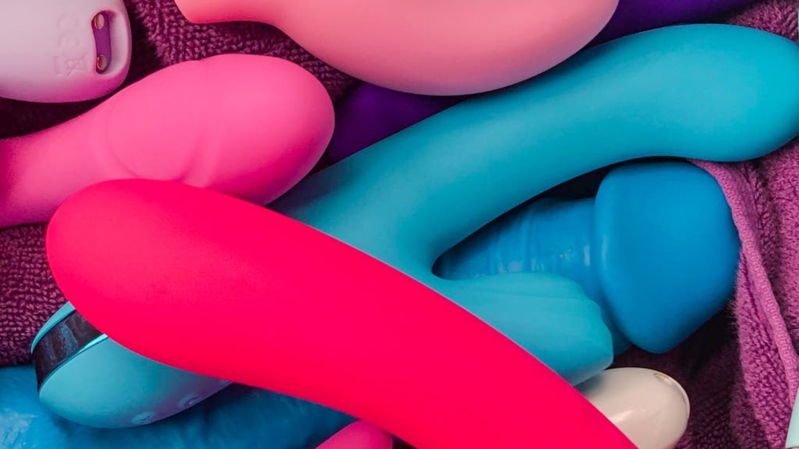 cleaneverything-sextoys-2048px-3489-2x3-11.jpg